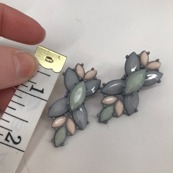 3 for $20 🌸 Large Pierced Stud Faceted Pastel Earrings - Picture 4 of 4